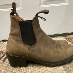 Blundstone brown heeled women’s boots